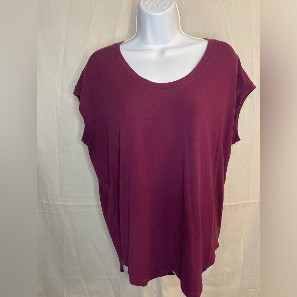 Athleta Burgundy/Plum Tshirt Size Medium